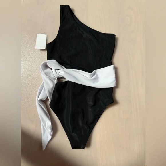 Beach Riot Carlie Women’s Black And White  Swimsuit Small $158.00 MSRP - Picture 5 of 5